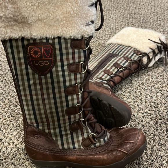 Like new size 7 Ugg lace up winter boots. - Picture 10 of 16